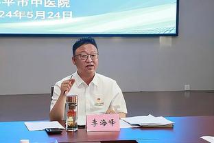 法兰克福总监：有信心签下范德贝克，相信他会用他的经验帮助球队